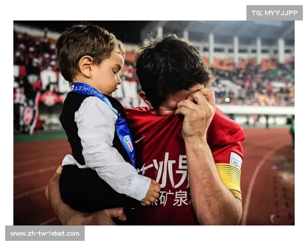 越南河内足球俱乐部TIFO荣获亚足联最佳球迷文化输出奖